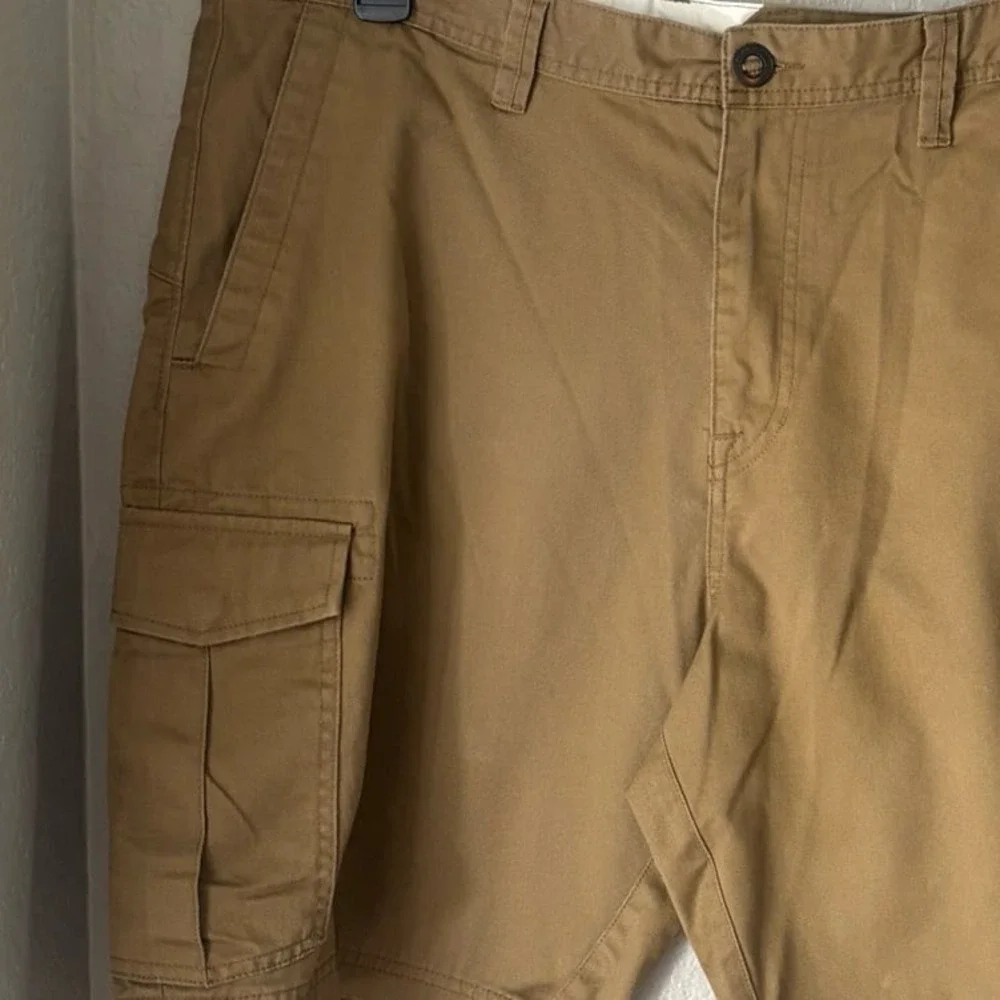 Men's Volcom Tan Khaki Cargo Shorts Size 38